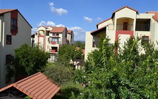 1 Bedroom Apartment in Hazeldean (Silverlakes Surroundings)