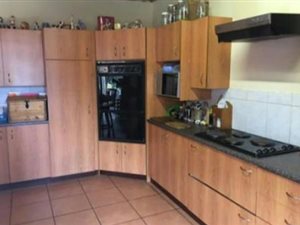 4 Bed House in Signal Hill