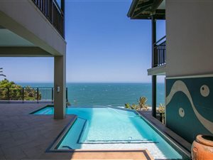8 Bedroom House in Sheffield Beach