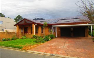 4 Bedroom House in Die Boord