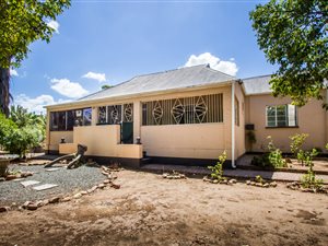 4 Bed House in Oudtshoorn Central