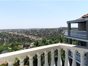 8 Bed, Bed and Breakfast in Moreleta Park