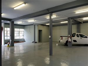 230 m² Industrial space in Sebenza