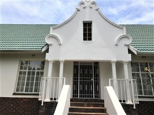 4 Bed House in Quellerina