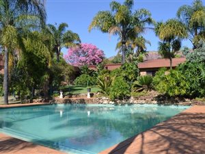 11 Bed House in Poortview