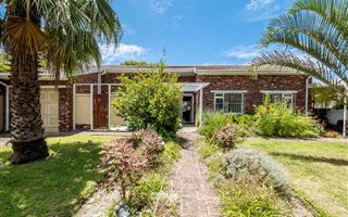 3 Bedroom House in Kirstenhof