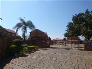 1 Bed Duplex in Die Hoewes