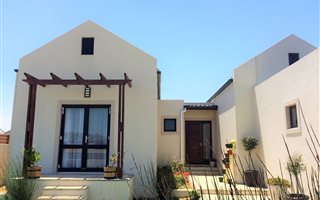 3 Bedroom House in Kelderhof Country Village