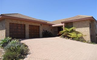 3 Bedroom House in Boggomsbaai
