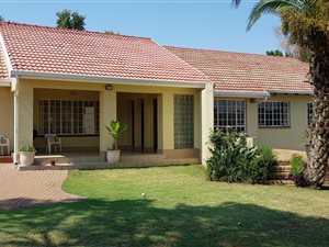 5 Bed House in Isandovale