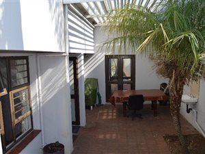 3 Bed House in Mayfair West
