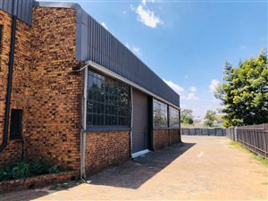 937 m² Industrial space in Stormill