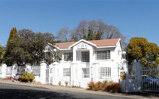 300 m² Office Space in Parkmore