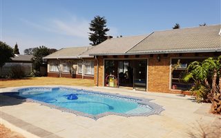 5 Bedroom House in Constantia Kloof