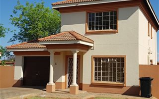 2 Bedroom Townhouse in Lephalale (Ellisras)