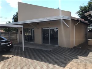 390 m² Commercial space in Fontainebleau