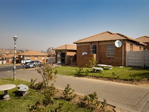3 Bed House in Thatch Hill Estate