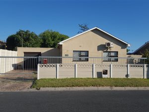 4 Bed House in Belmont Park