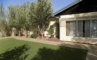 4 Bedroom House in Bayswater