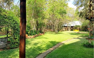4.6 ha Farm in Hekpoort
