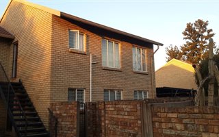 1 Bedroom Flat in Willow Park Manor