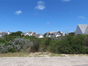 717 m² Land available in St Francis Bay