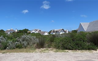 717 m² Land available in St Francis Bay