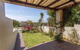 3 Bedroom Townhouse in Beacon Bay