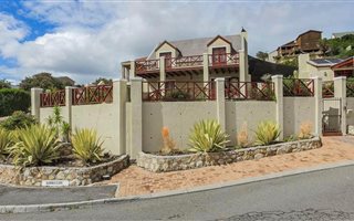 4 Bedroom House in Simons Town