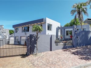 6 Bed House in Welgemoed