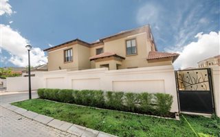 4 Bedroom House in Summerset