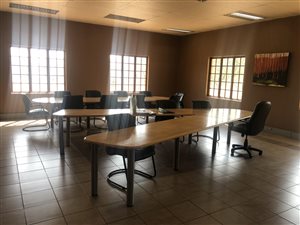 950 m² Commercial space in Mooiplaats AH