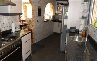 6 Bedroom House in Escombe