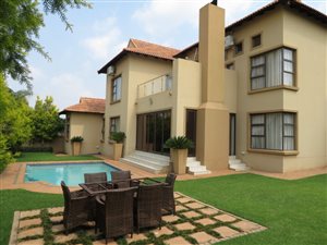 4 Bedroom House in Monavoni