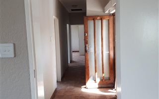 2 Bedroom Flat in Wynberg