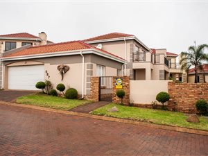 3 Bed House in Roodepoort Central