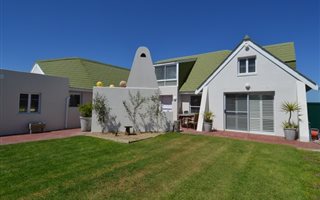 4 Bedroom House in Jakkalsfontein