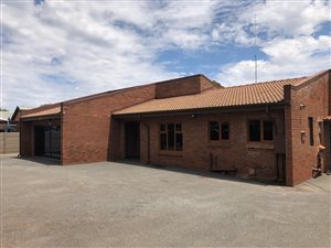 185 m² Office Space in Die Hoewes