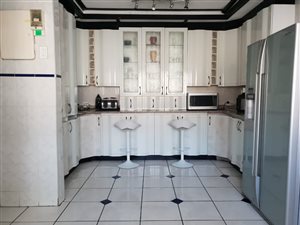 4 Bed House in Kew