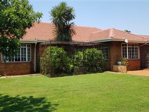 4 Bed House in Edelweiss
