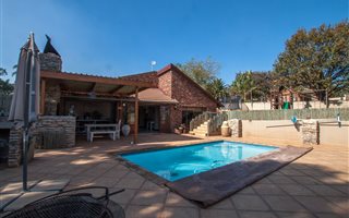 3 Bedroom House in Roodekrans