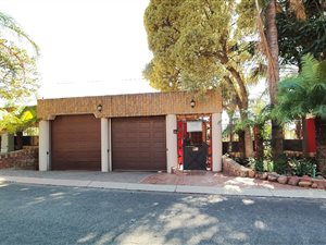 5 Bed House in Safarituine