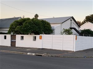 5 Bed House in Van Der Stel