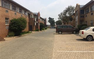 990 m² Industrial space in Jet Park
