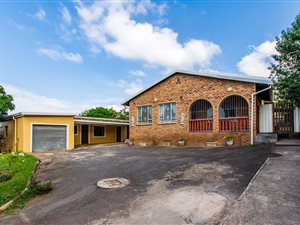 4 Bed House in Clare Estate