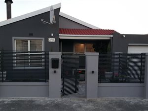 3 Bed House in Pelikan Park