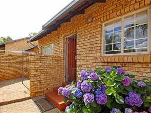 2 Bed Townhouse in La Montagne