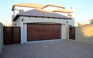 4 Bedroom Cluster in Summerset