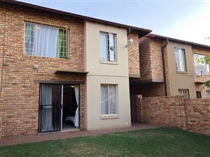 3 Bed Townhouse in Hazeldean (Silverlakes Surroundings)