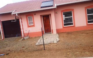 3 Bedroom House in Bloemspruit